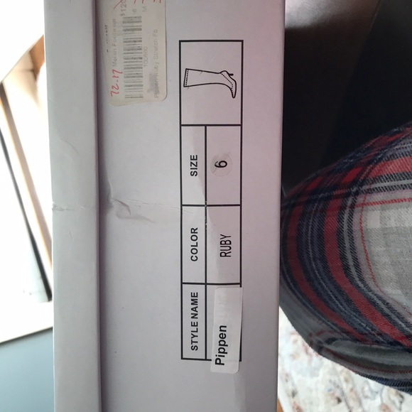 Women’s Boots - Picture 2 of 4